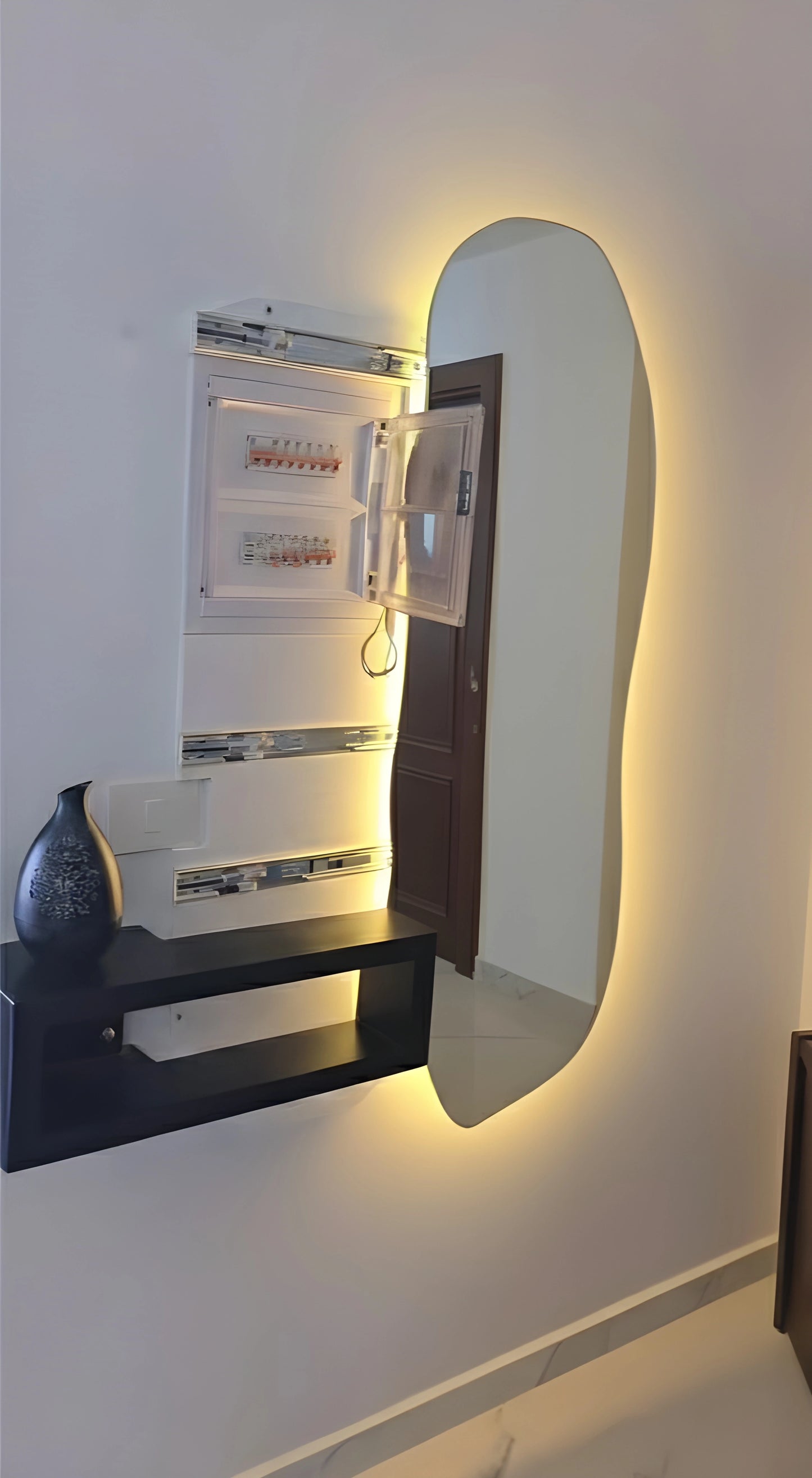 مرآة جدارية عملية 2 في 1 – تخفي لوحة الكهرباء بأناقة